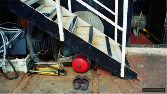 सीलँडः फक्त दोन खांबावर उभा असलेला देश तुम्हाला माहिती आहे का?. जगातला सर्वात लहान देश