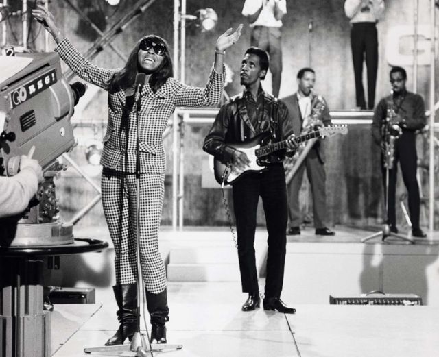 Ike y Tina Turner en el escenario
