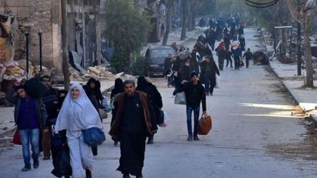Vingt bus et dix ambulances les emmèneront vers Idlib, indique le ministre russe de la défense.