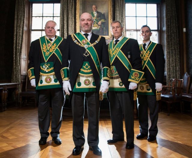 how-to-join-the-masons-uk-although-masons-allow-catholics-to-join-the