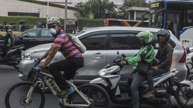 Kebijakan nomor ganjil  genap  diperluas sepeda  motor  tidak 