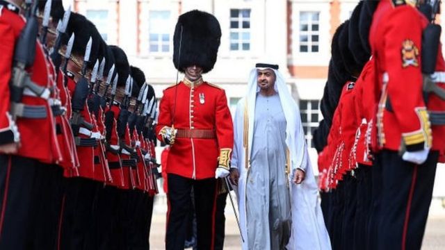 يرجع المراقبون إلى الشيخ محمد بن زايد الفضل إلى حد كبير في تحول الإمارات نحو نهج أكثر نشاطا في الشؤون الإقليمية في العقد الأول من القرن الحادي والعشرين