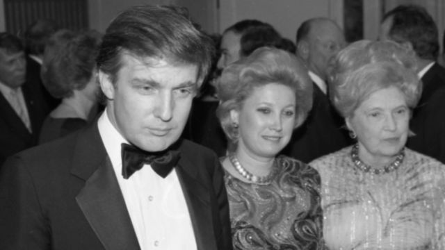 Donald Trump junto a su hermana y su madre.