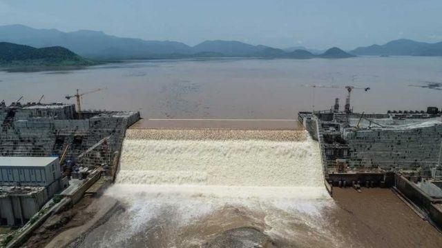 سد النهضة: إثيوبيا تعلن رسميا اكتمال الملء الثالث وتخزين 22 مليار متر مكعب  من المياه - BBC News عربي