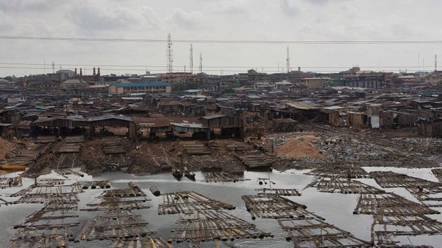 Dhibaatooyinka dadka faraha badan ee Lagos ayaa mas'uuliyiinta Nigeria waxay ku qasabtay inay caasimadda u wareejiyaan magaalada Abuja