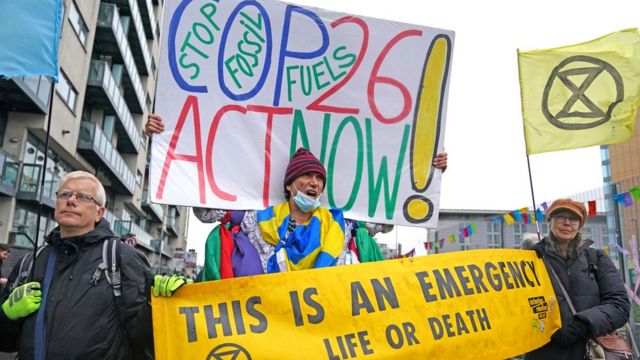 Protesto de ativistas ambientais em Glasgow durante a COP26