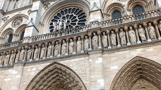 كاتدرائية نوتردام تاريخ من العراقة في قلب باريس Bbc News عربي