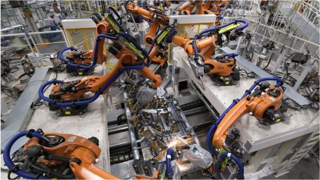 库卡的工业机器人在未来制造业发展中有着战略意义。