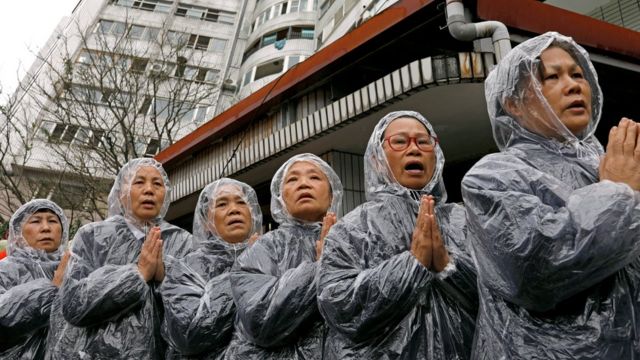 义工在花莲的搜救现场为失联者祈福