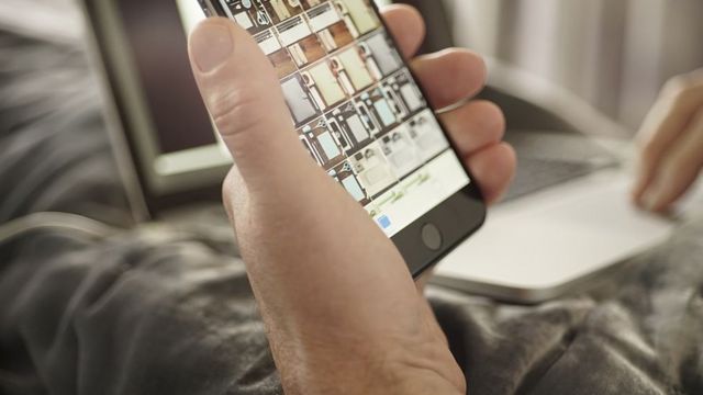 Tác hại nghiêm trọng của thói quen dùng máy tính trên giường - BBC News Tiếng Việt