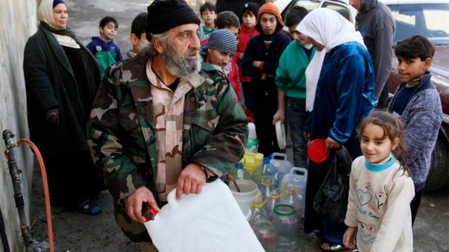 انقطاع مياه الشرب عن سكان دمشق بسبب القتال في وادي بردى