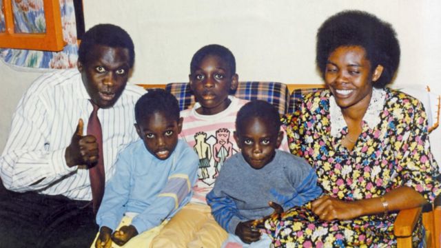 Le 15 avril 1994, caché derrière un canapé à son domicile, Corneille a assisté au massacre de sa famille (ses parents, ses deux petits frères et sa petite sœur) par "un escadron de la mort".