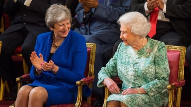 Theresa May ve Kraliçe