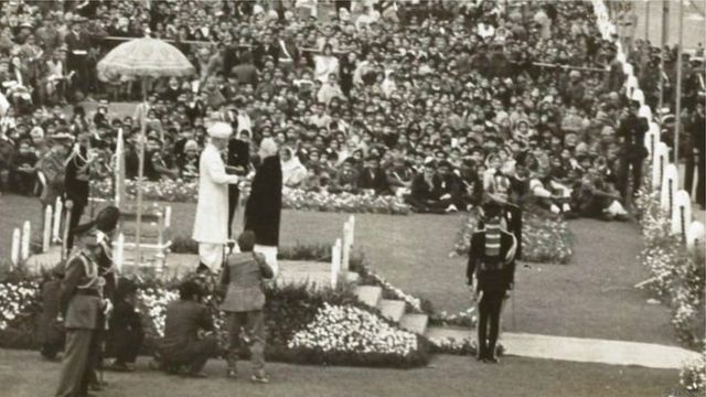 कर्नल तारापोर की पत्नी को परमवीर चक्र प्रदान करते राष्ट्रपति राधाकृष्णन