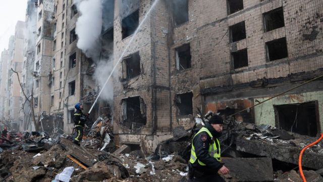 ロシア軍が発射した弾道ミサイルによる被害(2日、ウクライナ・キーウ)