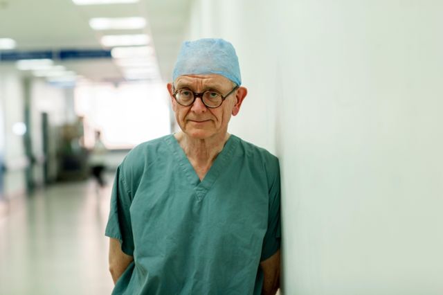 El neurocirujano Henry Marsh en 2015.