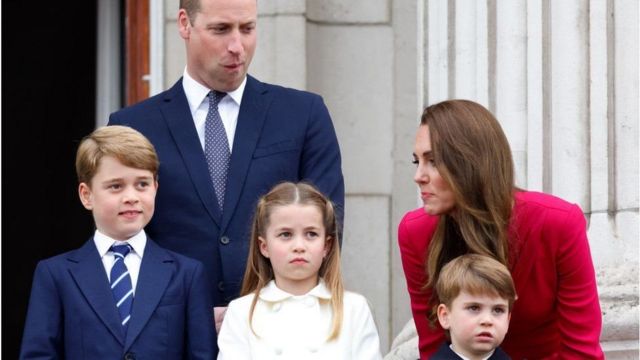 英国剑桥公爵一家——威廉和凯特夫妇及孩子：从左至右：乔治王子、夏洛特公主和路易王子。(photo:BBC)