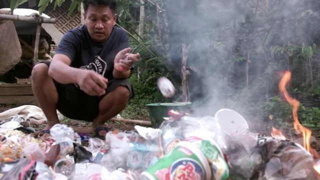 Sampah plastik di area Suku Baduy Dalam meningkat dengan naiknya wisatawan.