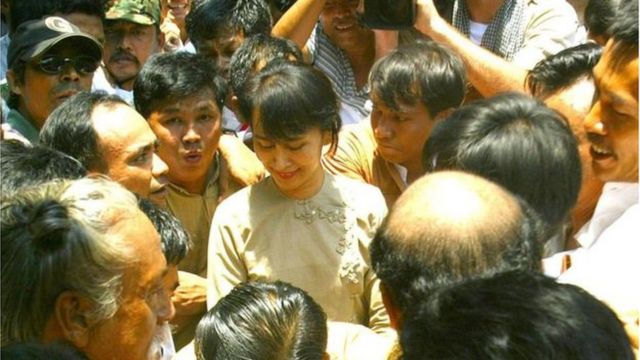 Suu Kyi em 2002