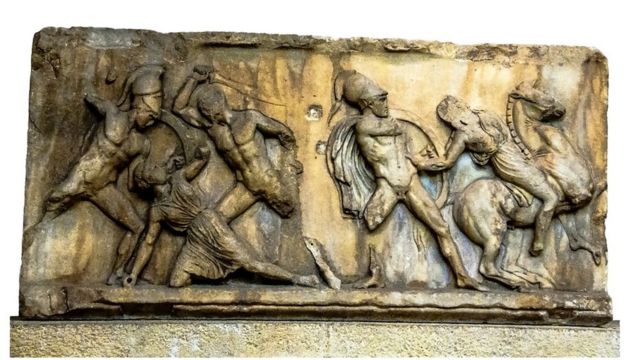 Panel de mármol del Mausoleo de Halicarnaso en el Museo Británico, Londres