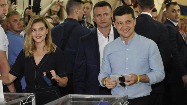 Елена и Владимир Зеленские в день президентских выборов