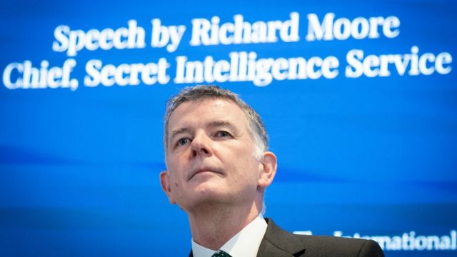 英国军情六处MI6处长里查德·摩尔（Richard Moore）11月30日在伦敦的国际战略研究所（the International Institute for Strategic Studies）谈及世界面临的危机和挑战以及军情六处如何应对。(photo:BBC)