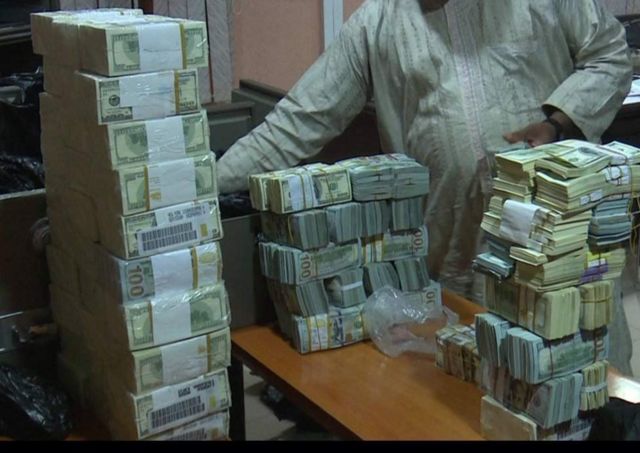 Ayo mahera yatowe mu bubiko budashobora gufatwa n'umuriro
