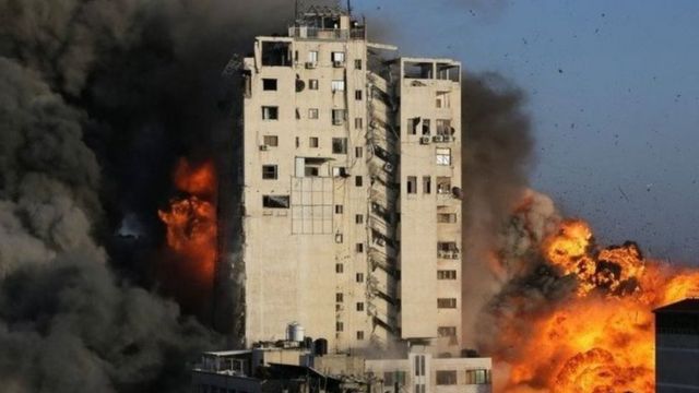تدمير برج وسط غزة