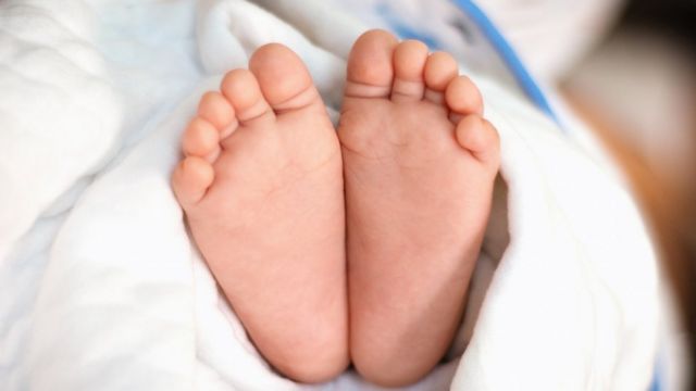Los pies de un bebé