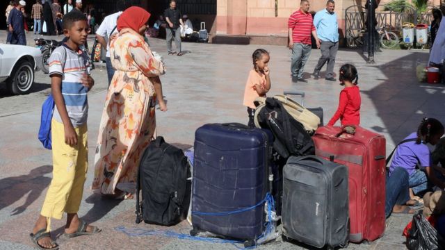 عدد من النازحين السودانيين