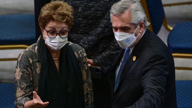 La ex presidenta de Brasil, Dilma Rousseff y el presidente de Argentina, Alberto Fernández, acudieron al cambio de mando.