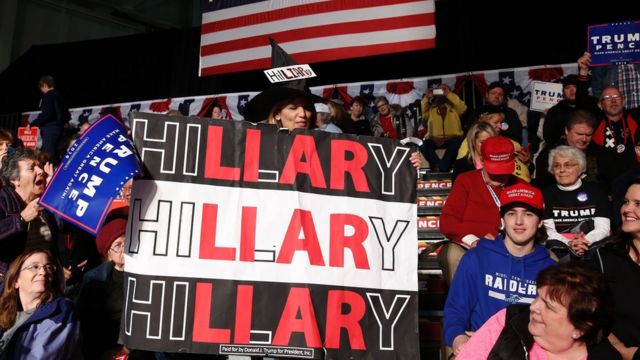 Cartel contra Hillary Clinton en un rally republicano