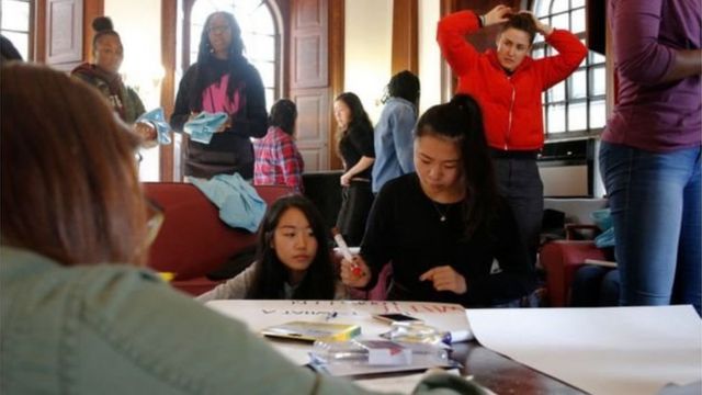 Theo số liệu từ trang web của Harvard, 22,9% sinh viên năm thứ nhất của Harvard là gốc Á, và tỷ lệ này tăng hàng năm. Nhưng sinh viên châu Á có điểm thi tuyển sinh cao hơn nhiều so với các nhóm thiểu số khác.
