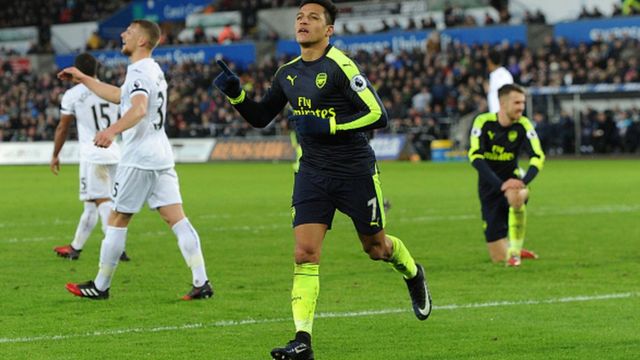 Alexis Sanchez, l'un des meilleurs buteurs de Premier League, avec 14 réalisations, jubile après un but marqué