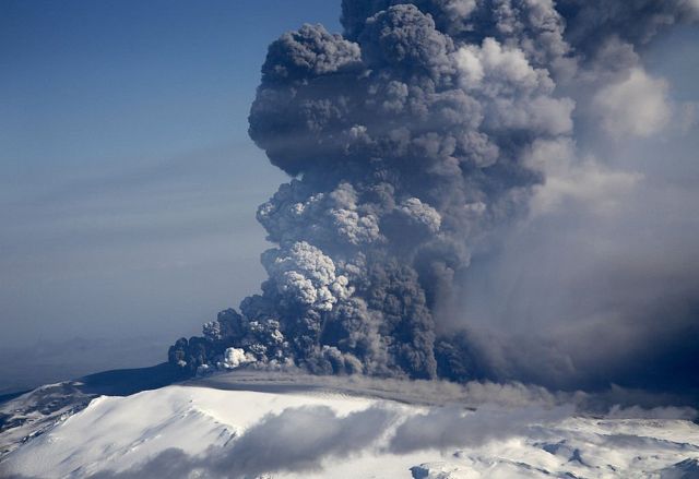 Erupção do vulcão Eyjafjallajökull em 2010