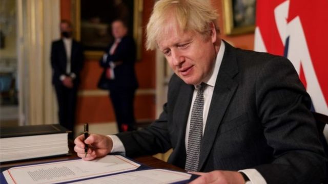 Борис Джонсон подписывает договор с ЕС