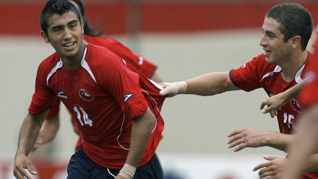 Vidal celebrando un gol en el Sudamericano Sub20 de 1997.