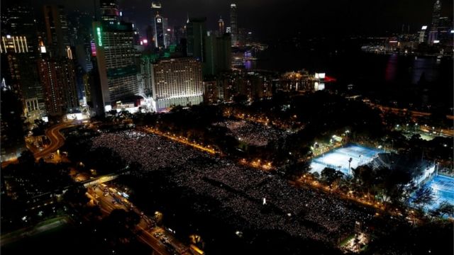 Vigilia por las víctimas de Tiananmen en 2019 en Hong Kong