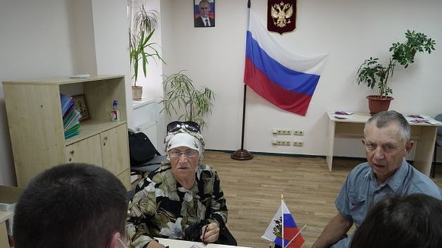 Les résidents de Kherson reçoivent des passeports russes