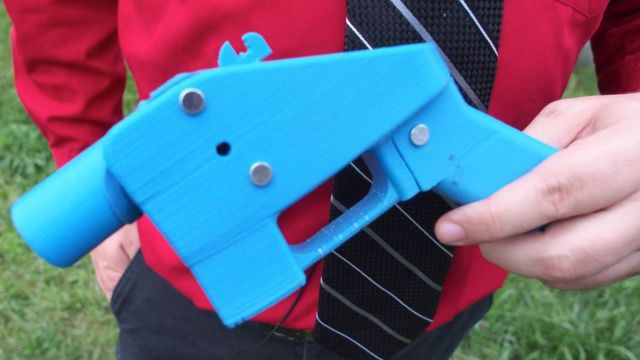 Armas em 3D: homem condenado a 8 anos de prisão por produzir fuzil em  impressora - BBC News Brasil