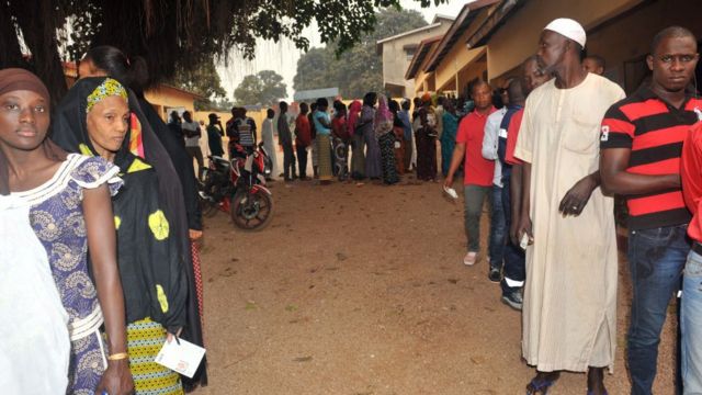 Près de 6 million de guinéens étaient attendus aux urnes dimanche