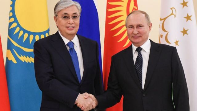Kasim-Yomart Tokaev and Vladimir Putin.