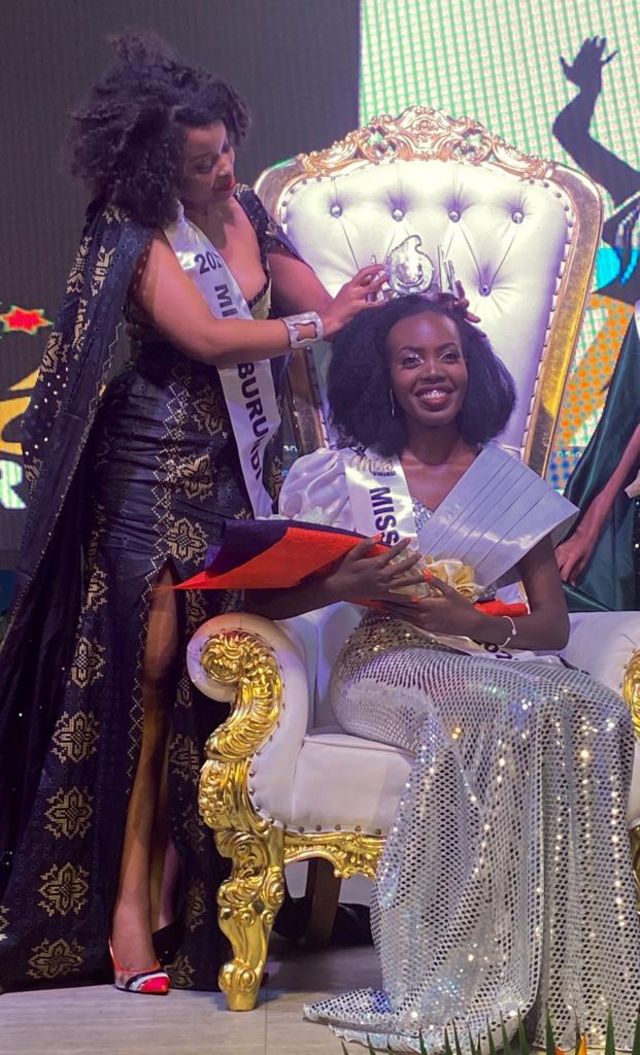 Ngaruko Kelly yambikwa ikamba rya Miss Burundi 2022