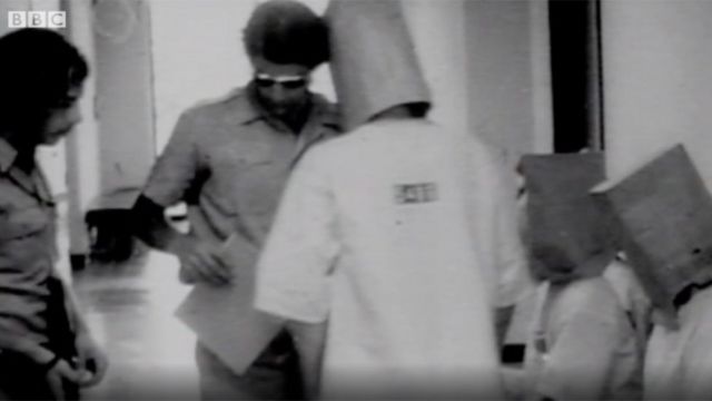 Imagen extraída de las grabaciones del experimento de Stanford de 1971, emitidas en un reportaje de 2011 de la BBC