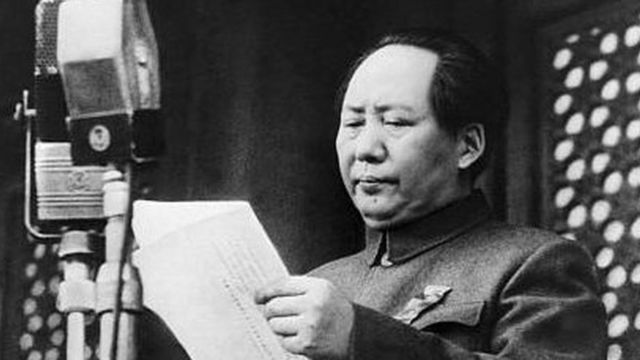 ماو يعلن قيام جمهورية الصين الشعبية في عام 1949