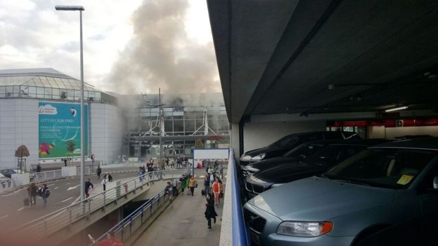 ブリュッセル北東のザベンテム空港で午前8時ごろ、2回の爆発が相次いだ。