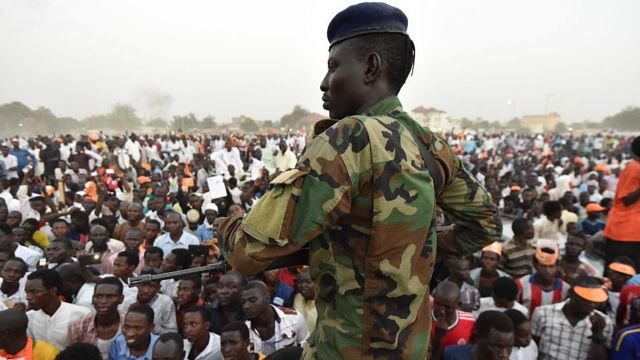 Un soldat de garde durant la campagne de Saleh Kebzaboh, chef de l'opposition au Tchad. (Ph. D'archives)
