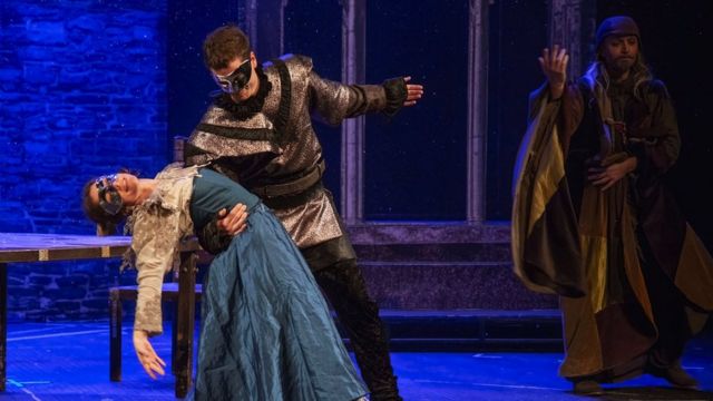 Глумци, позориште