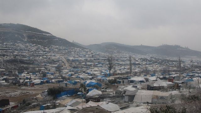 Türkiye sınırına kaçanlar çadırlarda kalıyor