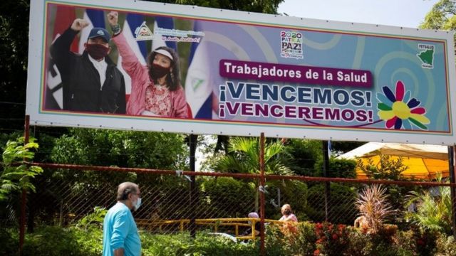 Un cartel propagandístico de Daniel Ortega en Managua